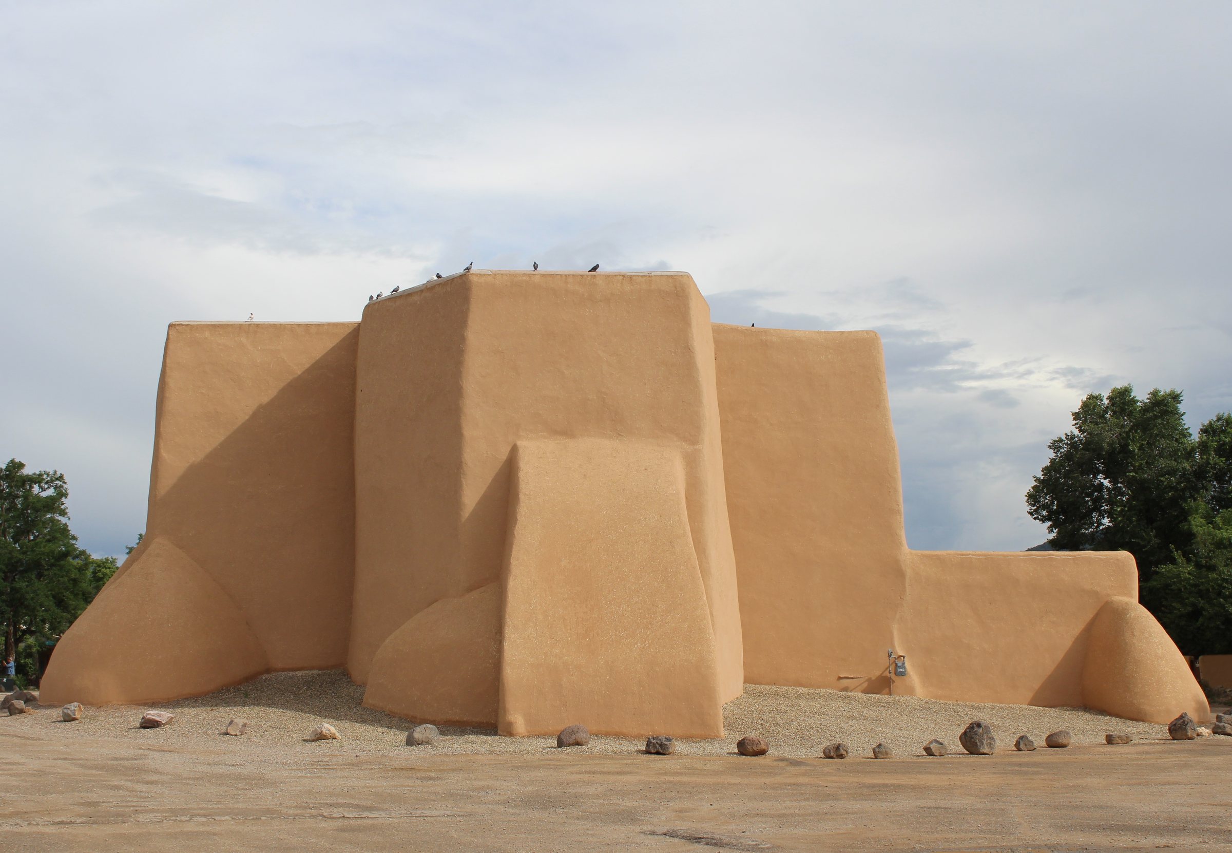 Taos Day Trip From Santa Fe: Harwood Museum of Art, Millicent Rogers Museum and San Francisco de Asis