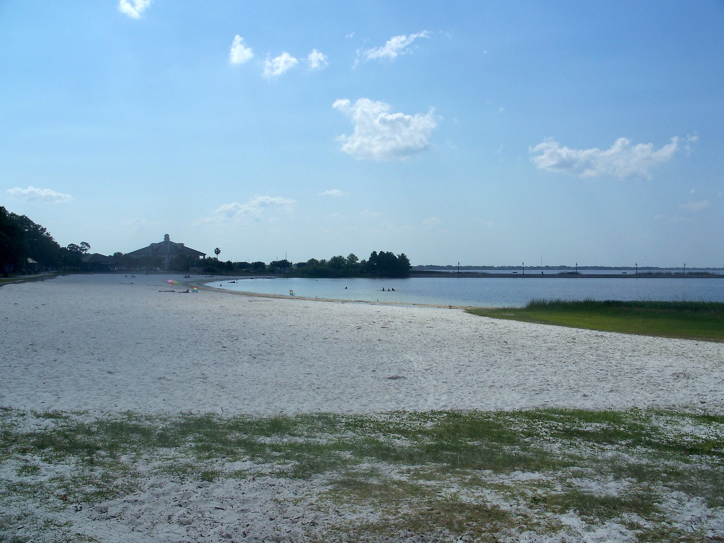 The shoreline of East Lake Tohopekaliga in St. Cloud, Florida