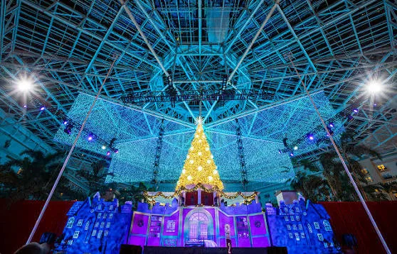 Gaylord Palms Carves The Polar Express From 6,700 Blocks of Ice