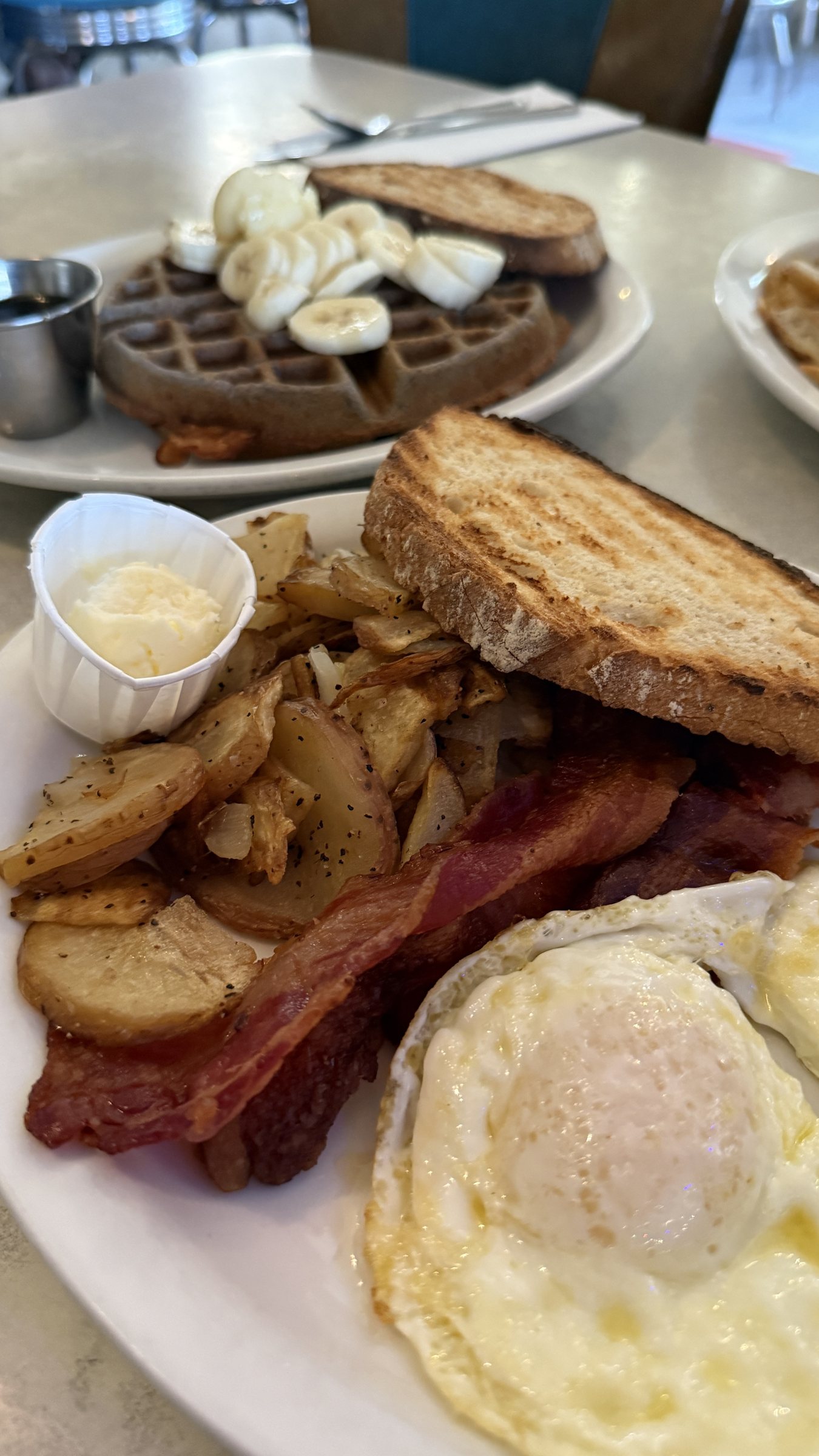 Harry's Roadhouse Grew From a Route 66 Gas Station Into 140 Seats