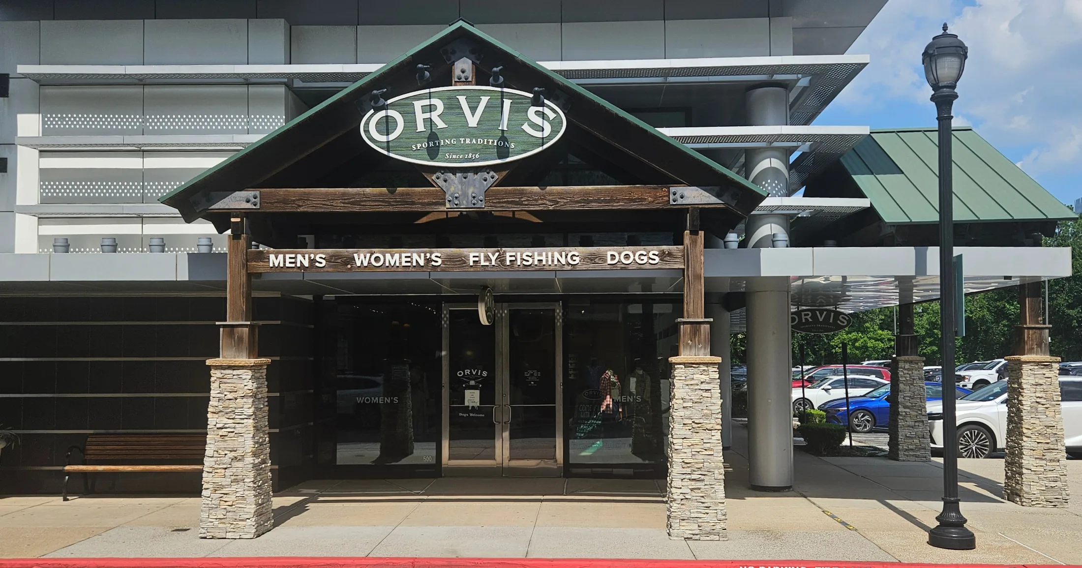 Orvis storefront at Market Street, The Woodlands, showing Men's, Women's, Fly Fishing, and Dogs signage