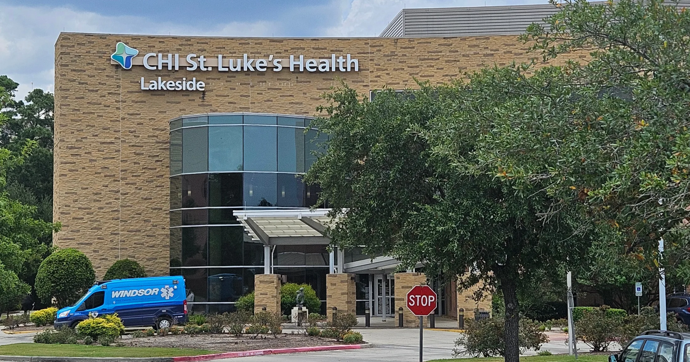 CHI St. Luke's Health Lakeside exterior with a Windsor ambulance parked at the entrance
