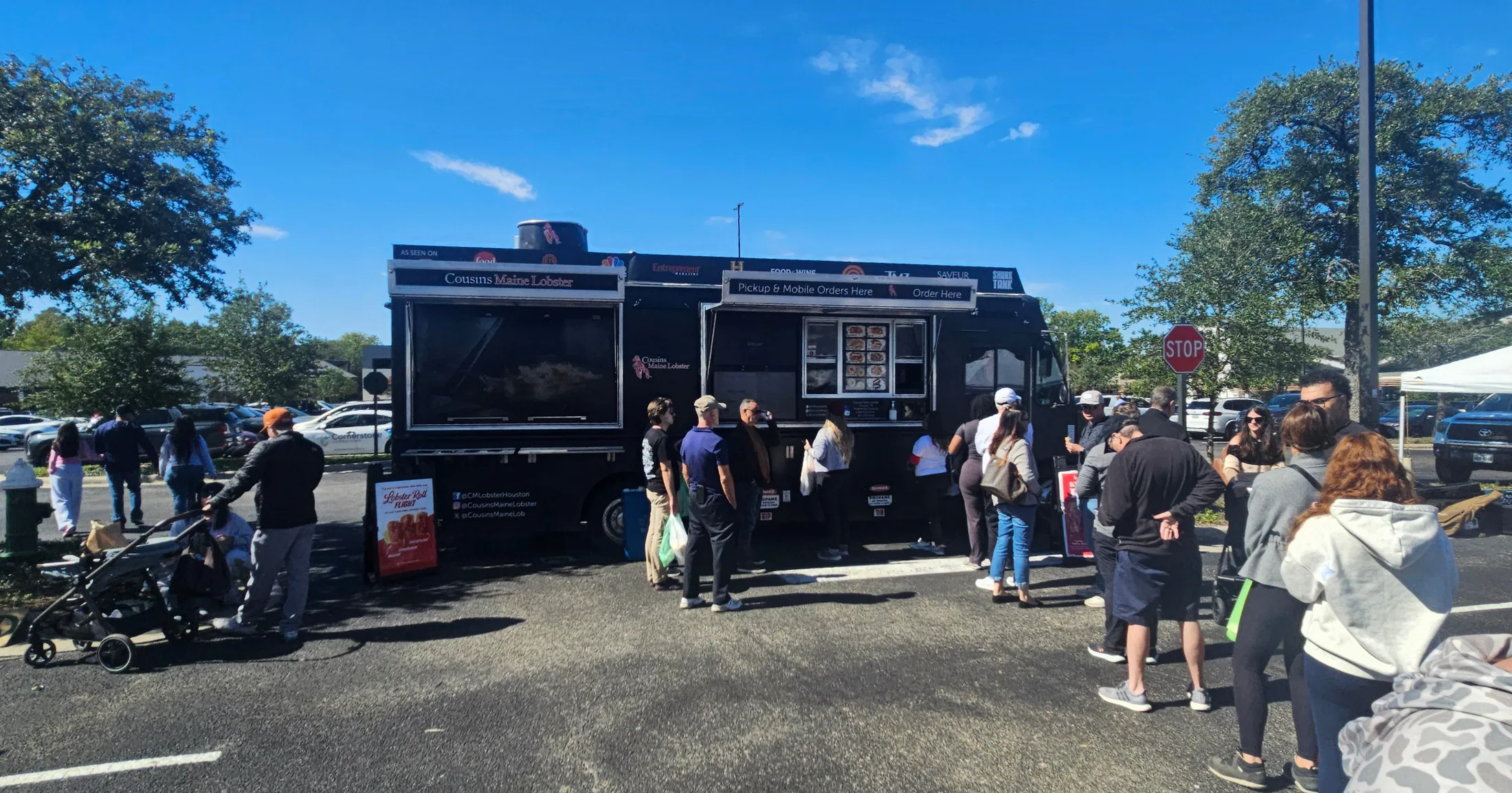 Cousins Maine Lobster food truck with a crowd of shoppers lined up at Grogan's Mill Farmers Market