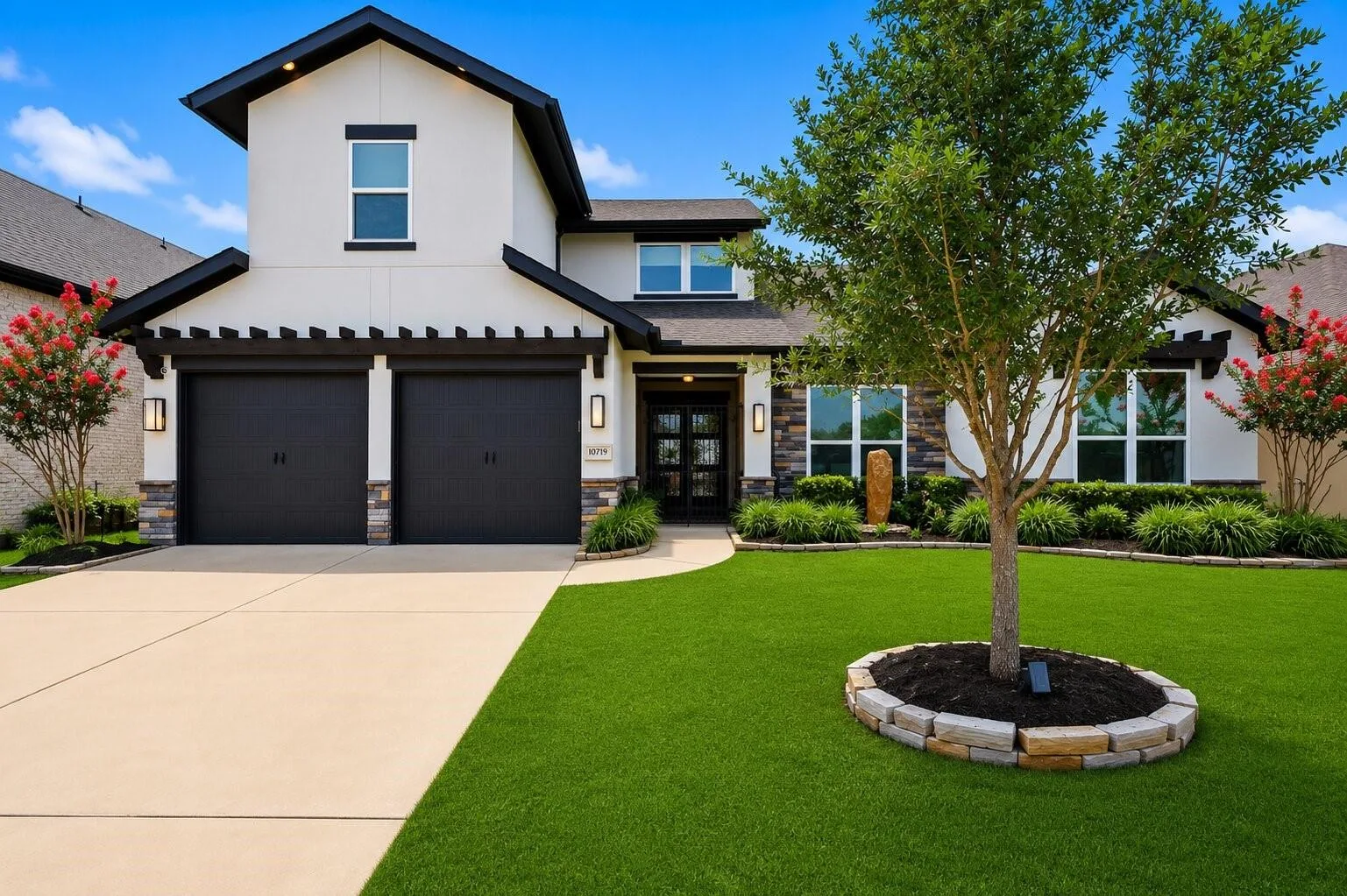 10719 Painted Crescent Ct Is the Kind of Waterfront Buy That Doesn't Need a Sales Pitch